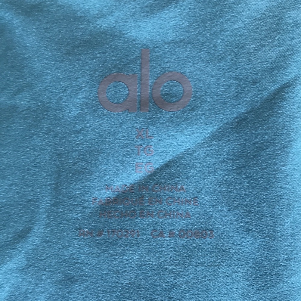 Alo Latitude Light Weight 1/2 Zip Pullover Jacket, Winter Ivy - Picture 11 of 16